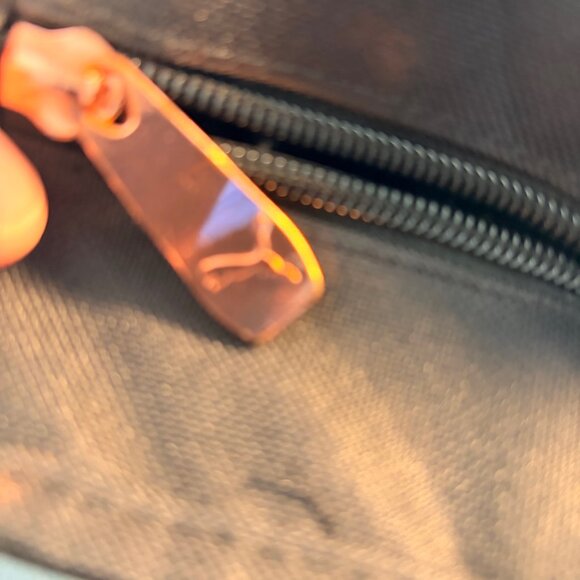 PUMA Black Zip-Top Logo Tote Bag – Adjustable Straps – Like New - Picture 4 of 7